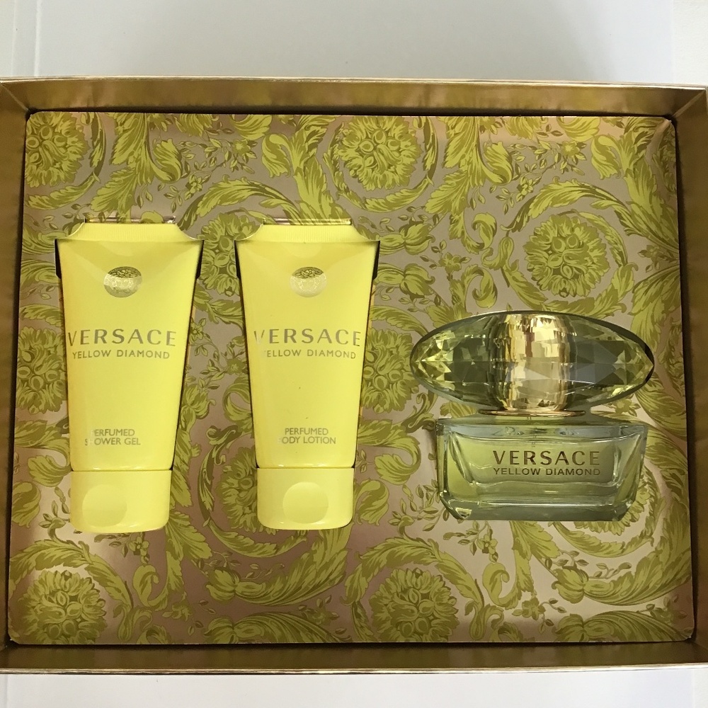VERSACE Yellow Diamond 3pcs fragrance set with perfumed shower gel + body lotion